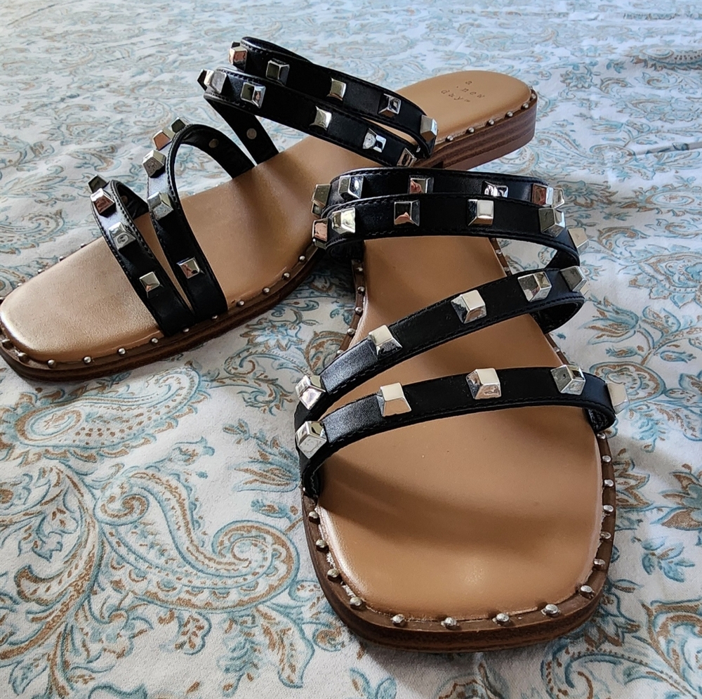 Black backless sandals with studs